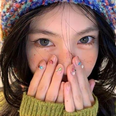 伊莱克特勒滑翔在蓝天